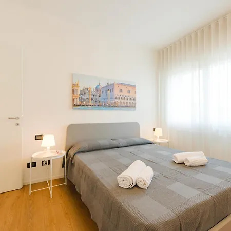 Betty Flat - 10 Min From & Train Station Venice