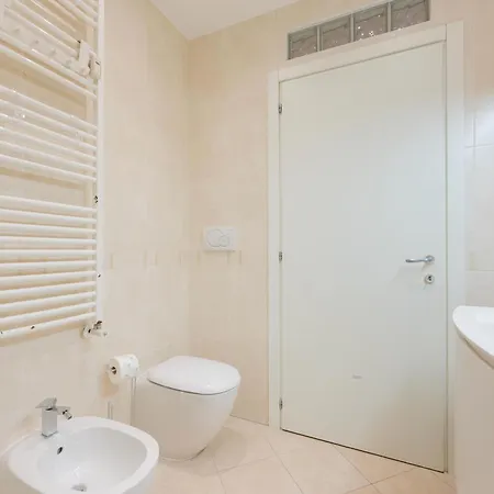 Apartment Betty Flat - 10 Min From & Train Station *