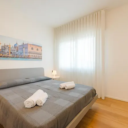 Betty Flat - 10 Min From & Train Station * Venice