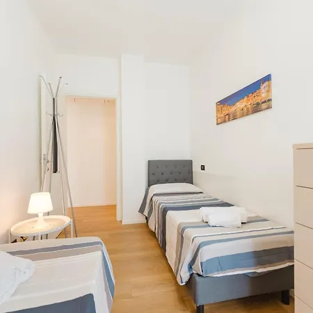 Betty Flat - 10 Min From & Train Station * Venice