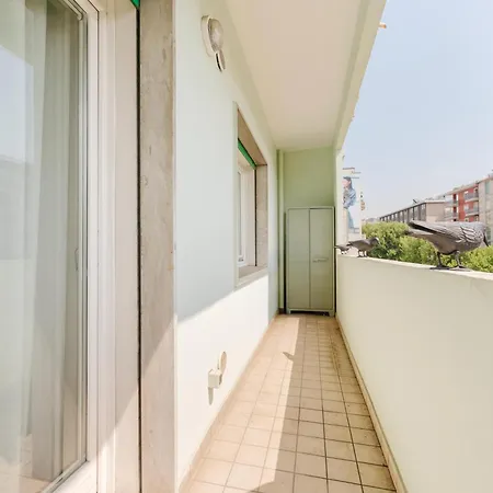 Betty Flat - 10 Min From & Train Station Venice