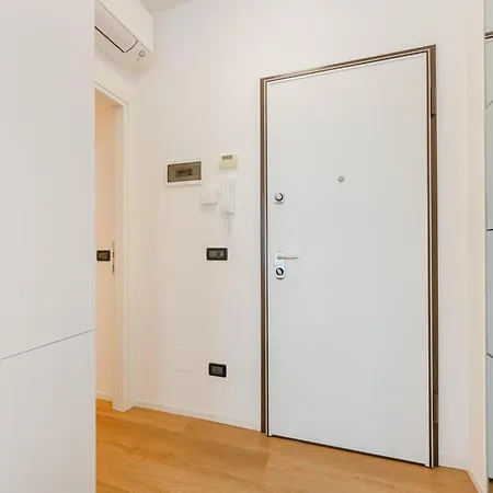 Betty Flat - 10 Min From & Train Station *