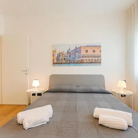 Betty Flat - 10 Min From & Train Station *